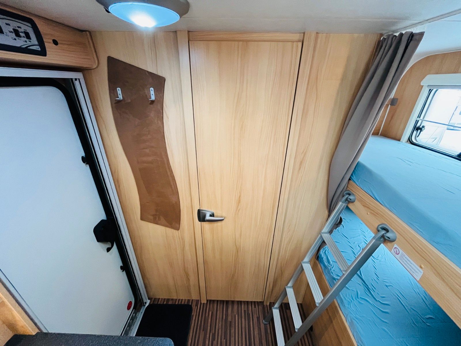 Fahrzeugabbildung Sunlight A 69 ETAGENBETTEN 2 SITZGRUPPEN MARKISE