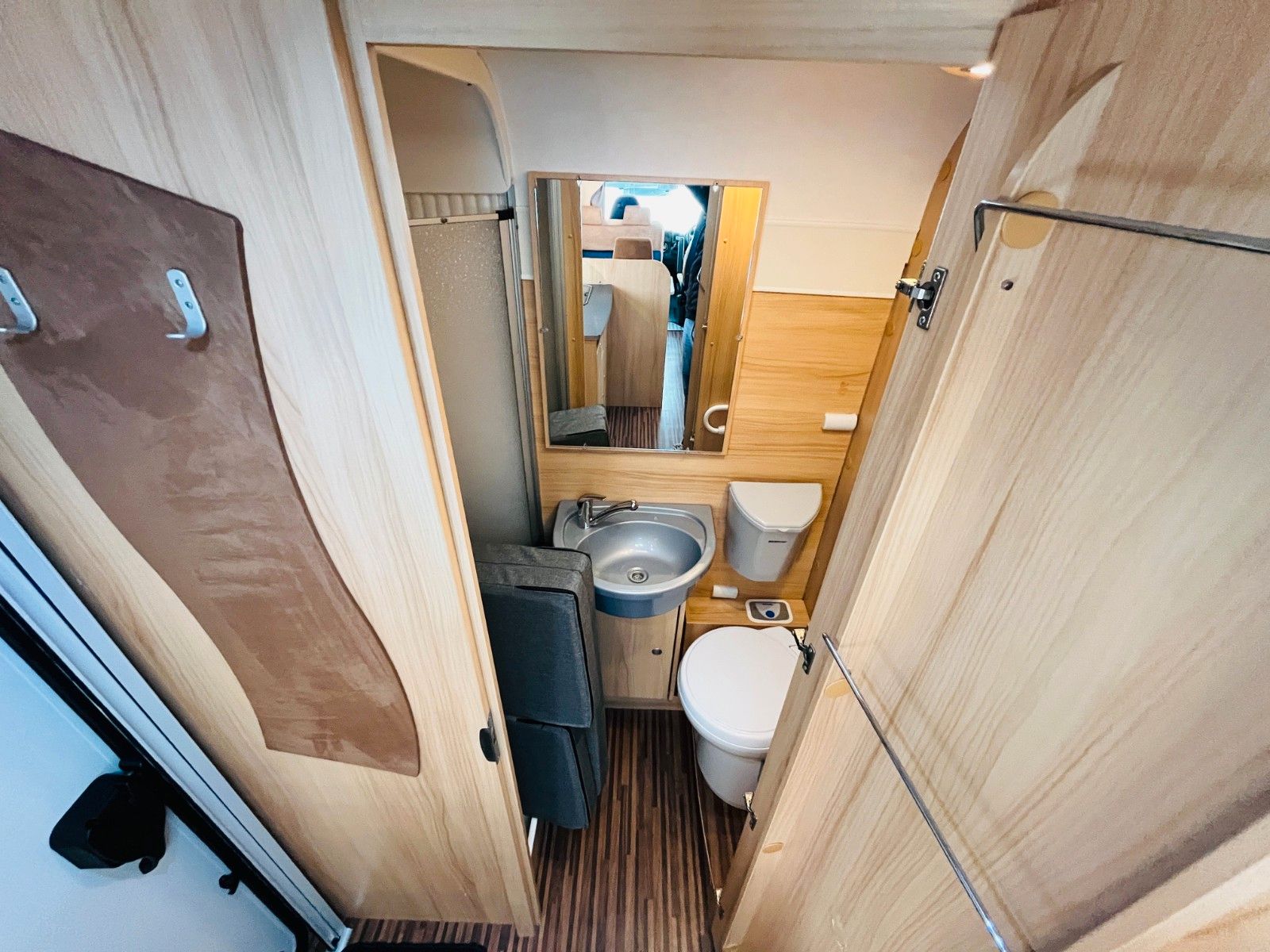 Fahrzeugabbildung Sunlight A 69 ETAGENBETTEN 2 SITZGRUPPEN MARKISE