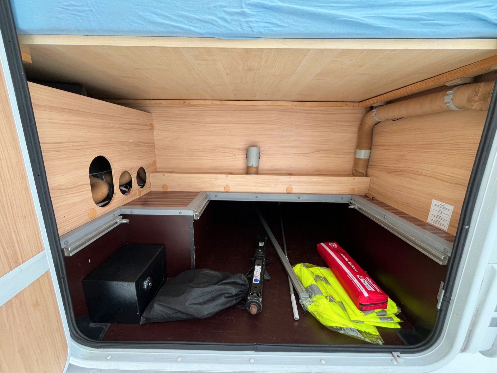 Fahrzeugabbildung Sunlight A 69 ETAGENBETTEN 2 SITZGRUPPEN MARKISE