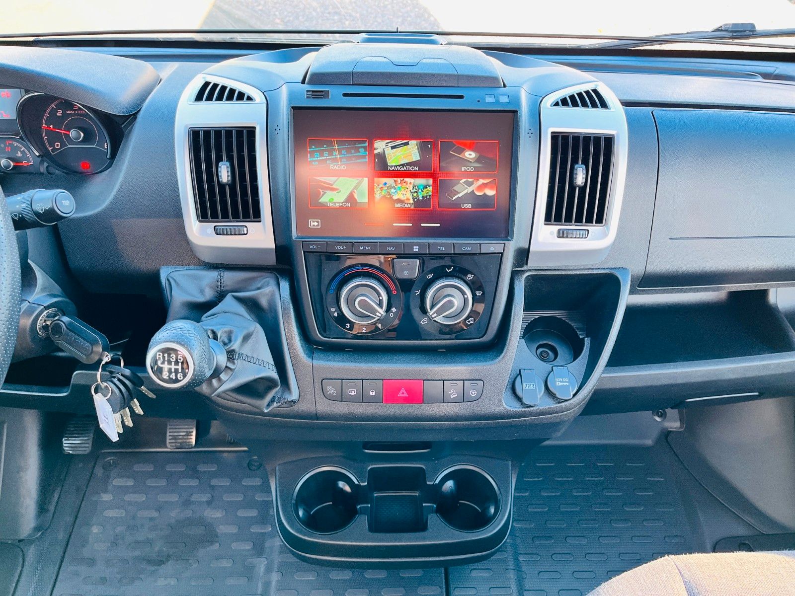 Fahrzeugabbildung Bürstner CITY CAR C 602 LÄNGSBETTEN SAT TV SOLAR MARKISE