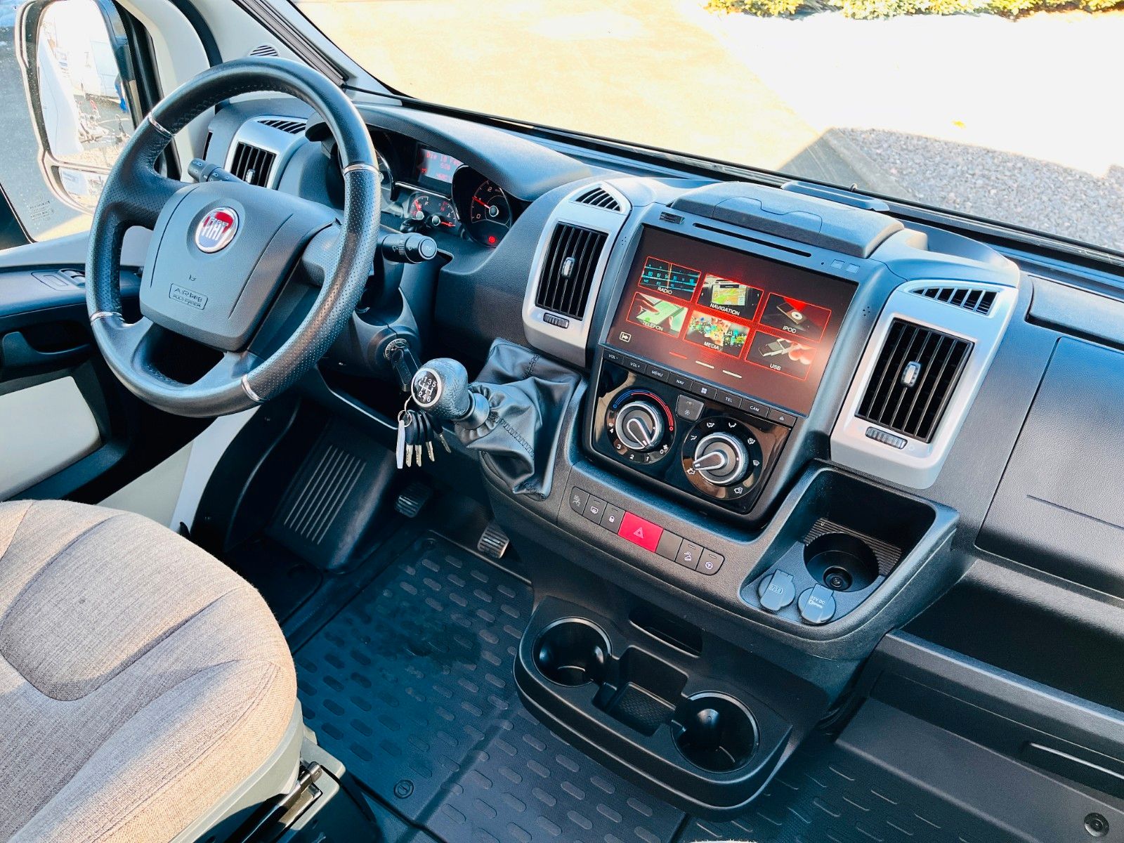 Fahrzeugabbildung Bürstner CITY CAR C 602 LÄNGSBETTEN SAT TV SOLAR MARKISE