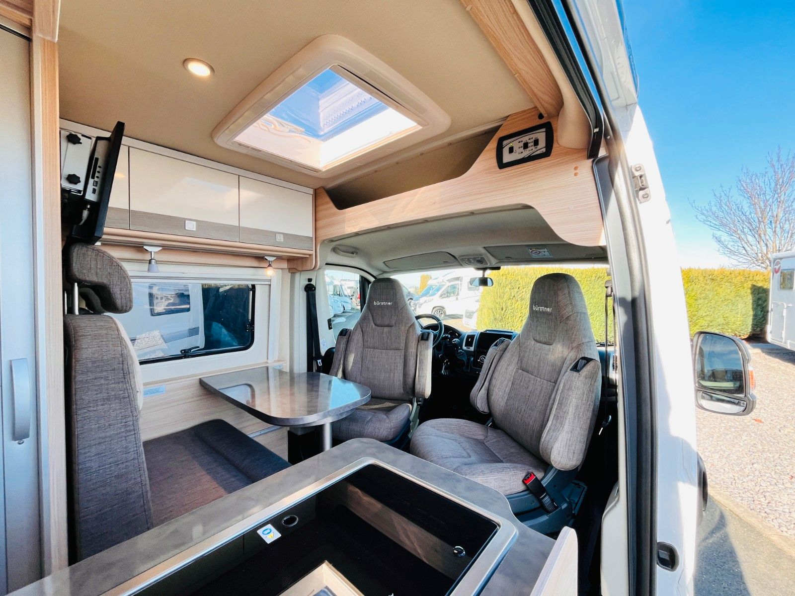 Fahrzeugabbildung Bürstner CITY CAR C 602 LÄNGSBETTEN SAT TV SOLAR MARKISE