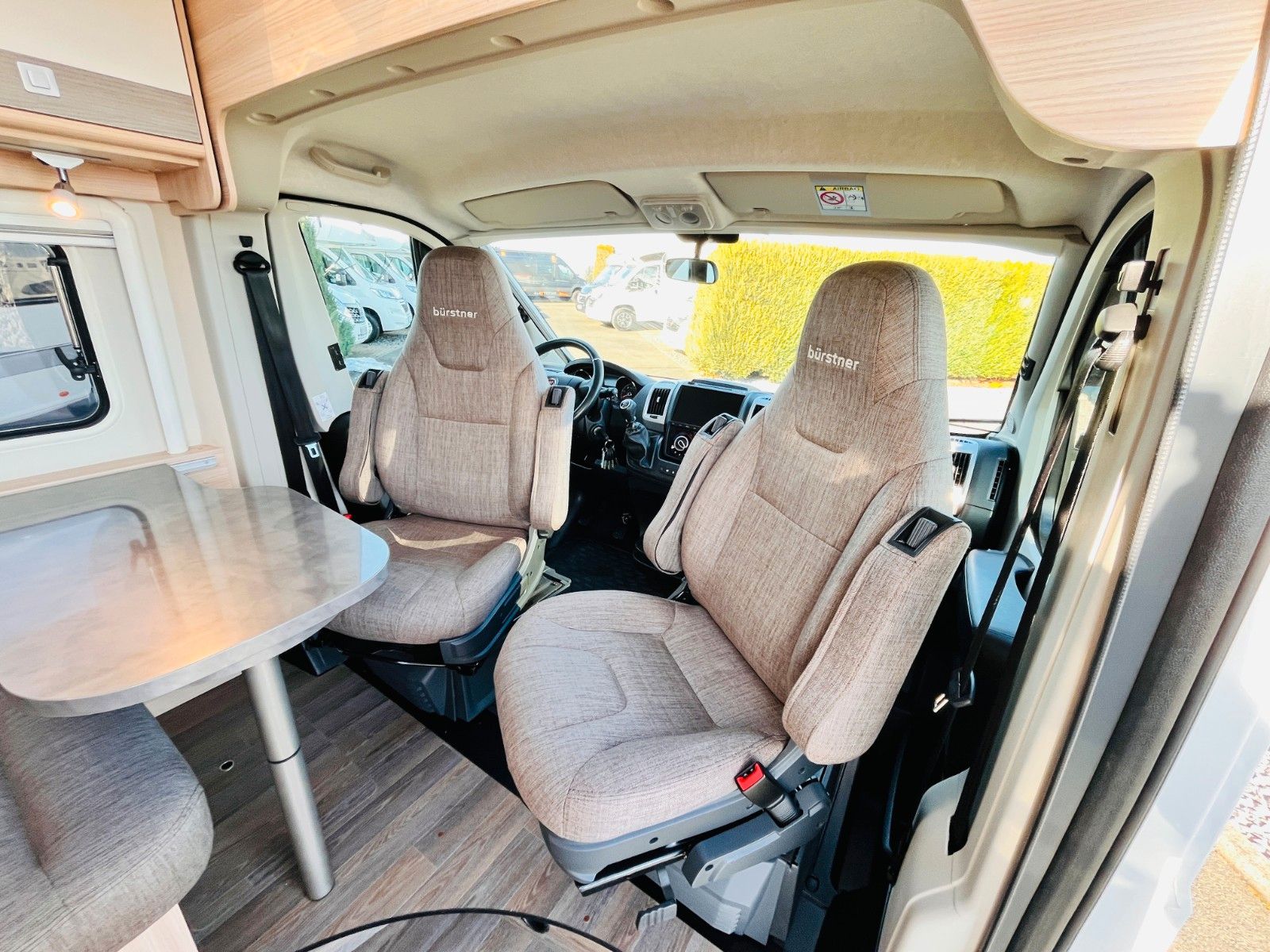 Fahrzeugabbildung Bürstner CITY CAR C 602 LÄNGSBETTEN SAT TV SOLAR MARKISE