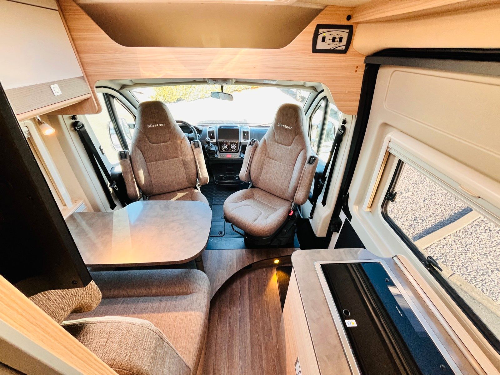 Fahrzeugabbildung Bürstner CITY CAR C 602 LÄNGSBETTEN SAT TV SOLAR MARKISE