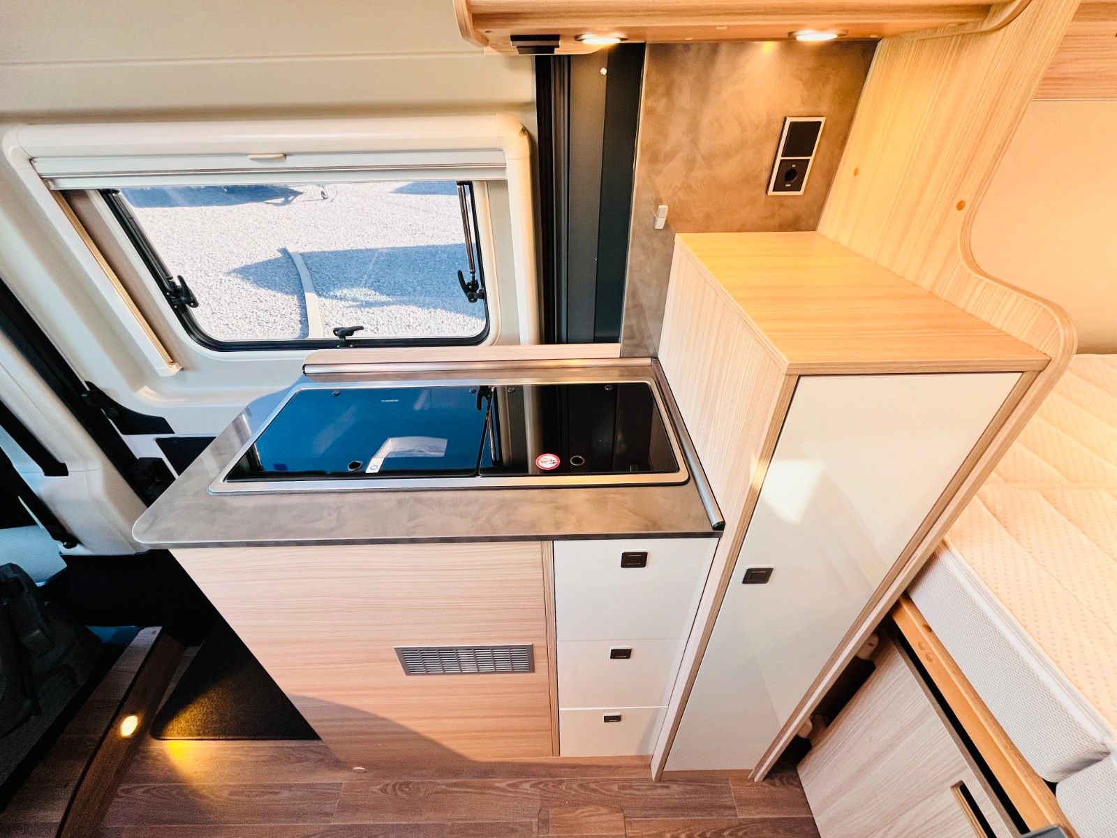 Fahrzeugabbildung Bürstner CITY CAR C 602 LÄNGSBETTEN SAT TV SOLAR MARKISE