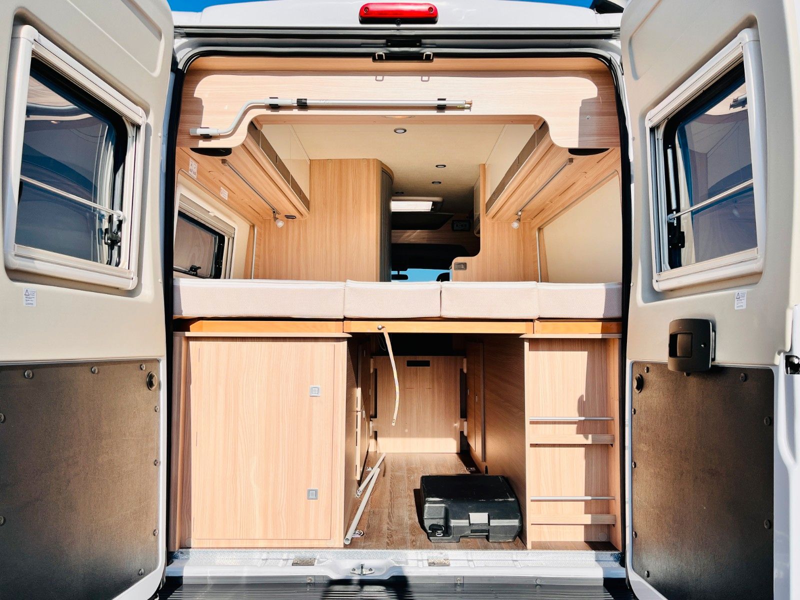 Fahrzeugabbildung Bürstner CITY CAR C 602 LÄNGSBETTEN SAT TV SOLAR MARKISE