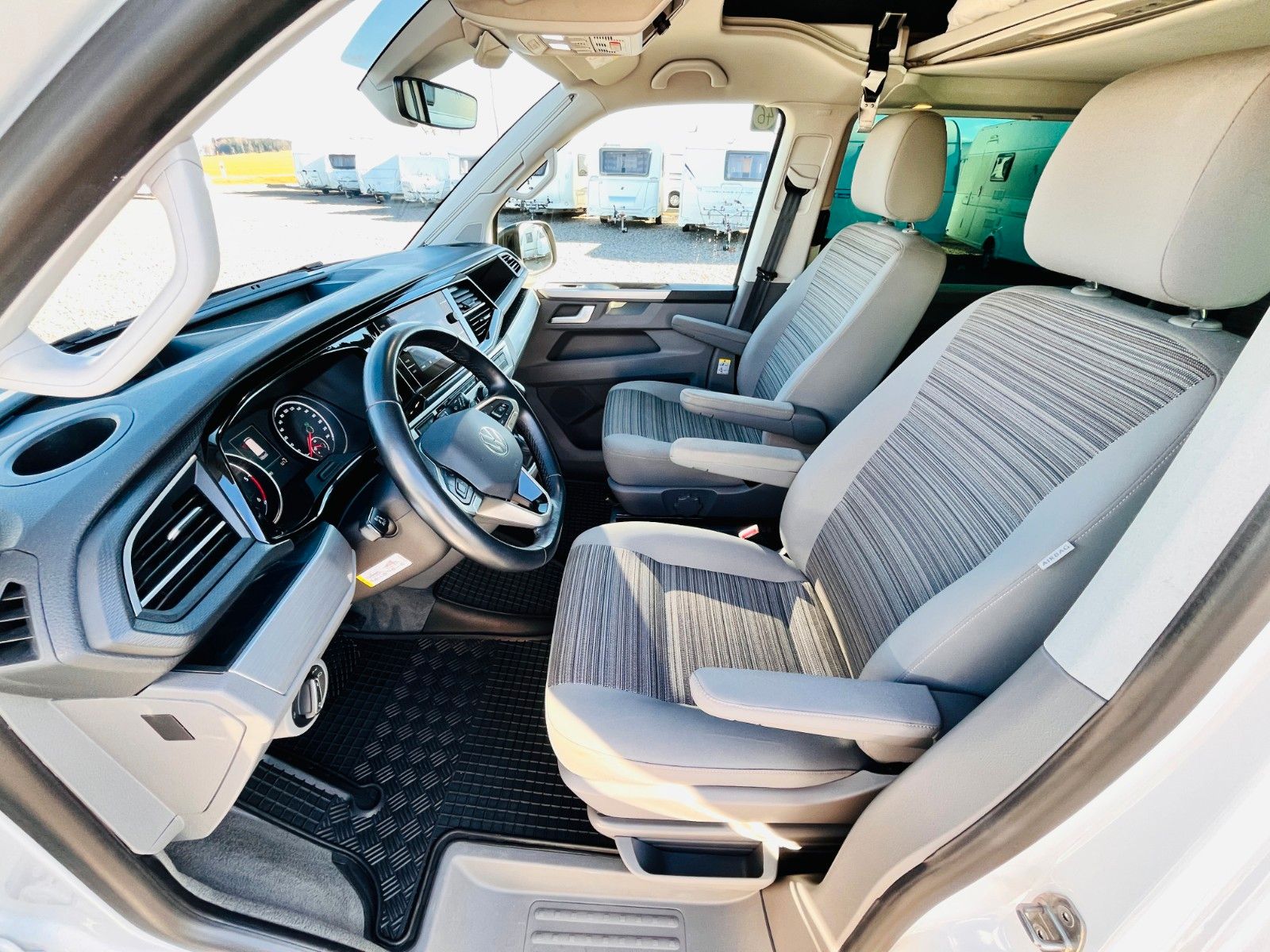 Fahrzeugabbildung Volkswagen T6 CALIFORNIA COAST AUTOMATIK SITZHEIZUNG