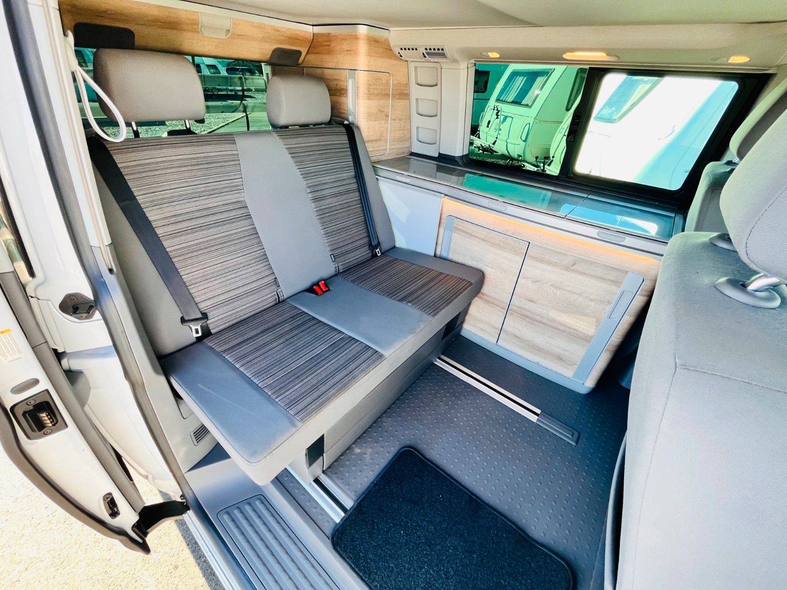 Fahrzeugabbildung Volkswagen T6 CALIFORNIA COAST AUTOMATIK SITZHEIZUNG
