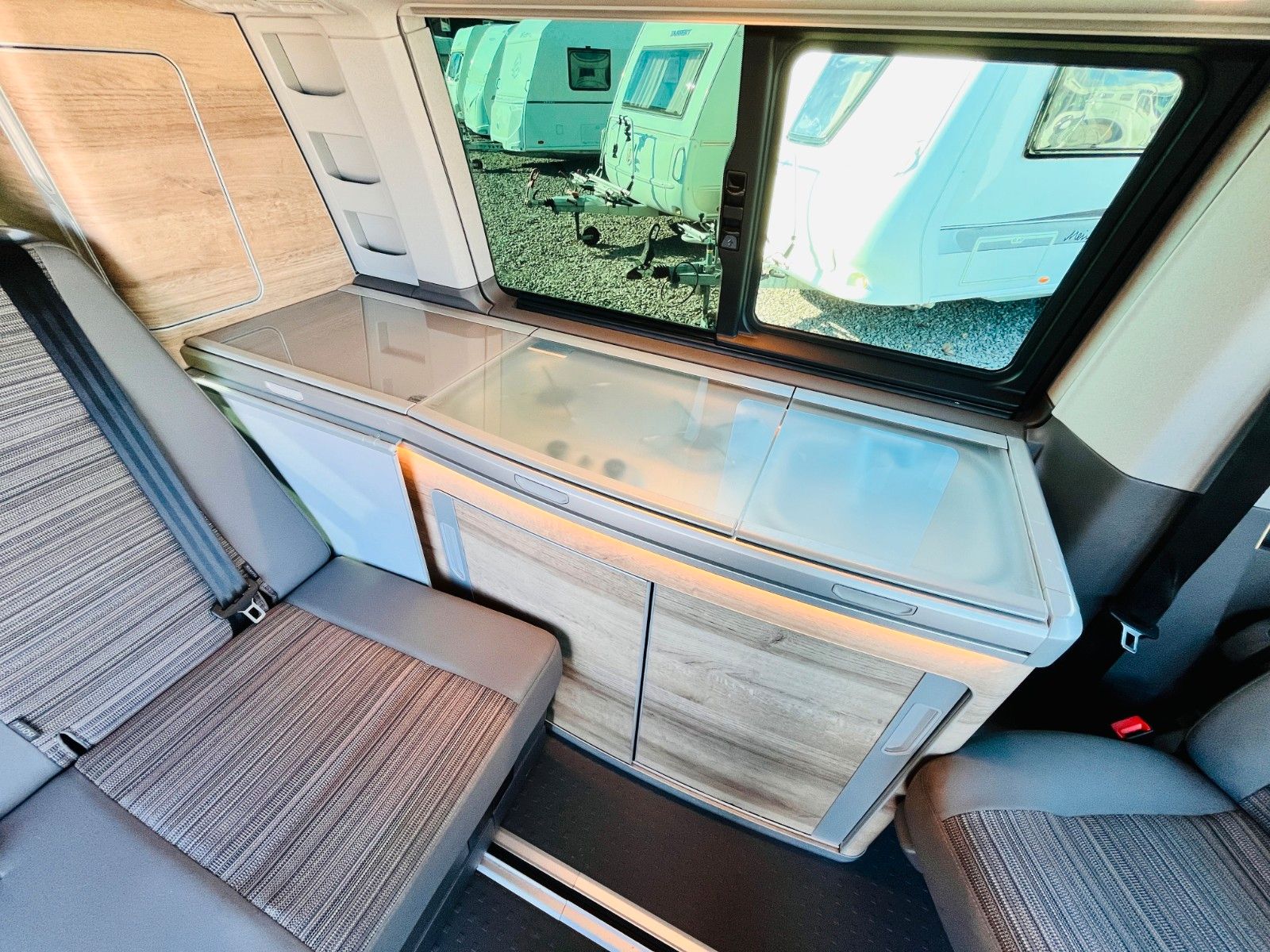 Fahrzeugabbildung Volkswagen T6 CALIFORNIA COAST AUTOMATIK SITZHEIZUNG