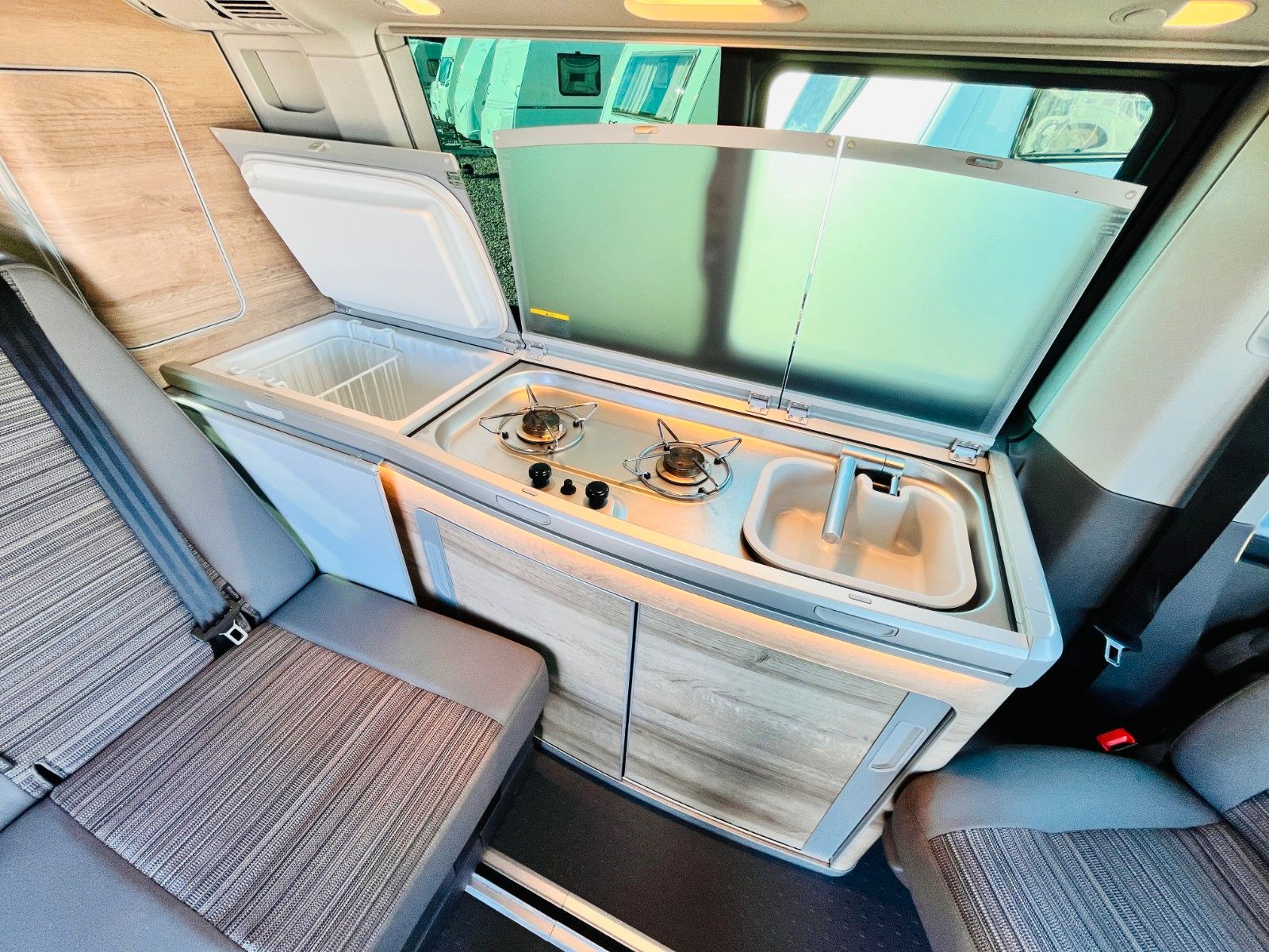 Fahrzeugabbildung Volkswagen T6 CALIFORNIA COAST AUTOMATIK SITZHEIZUNG