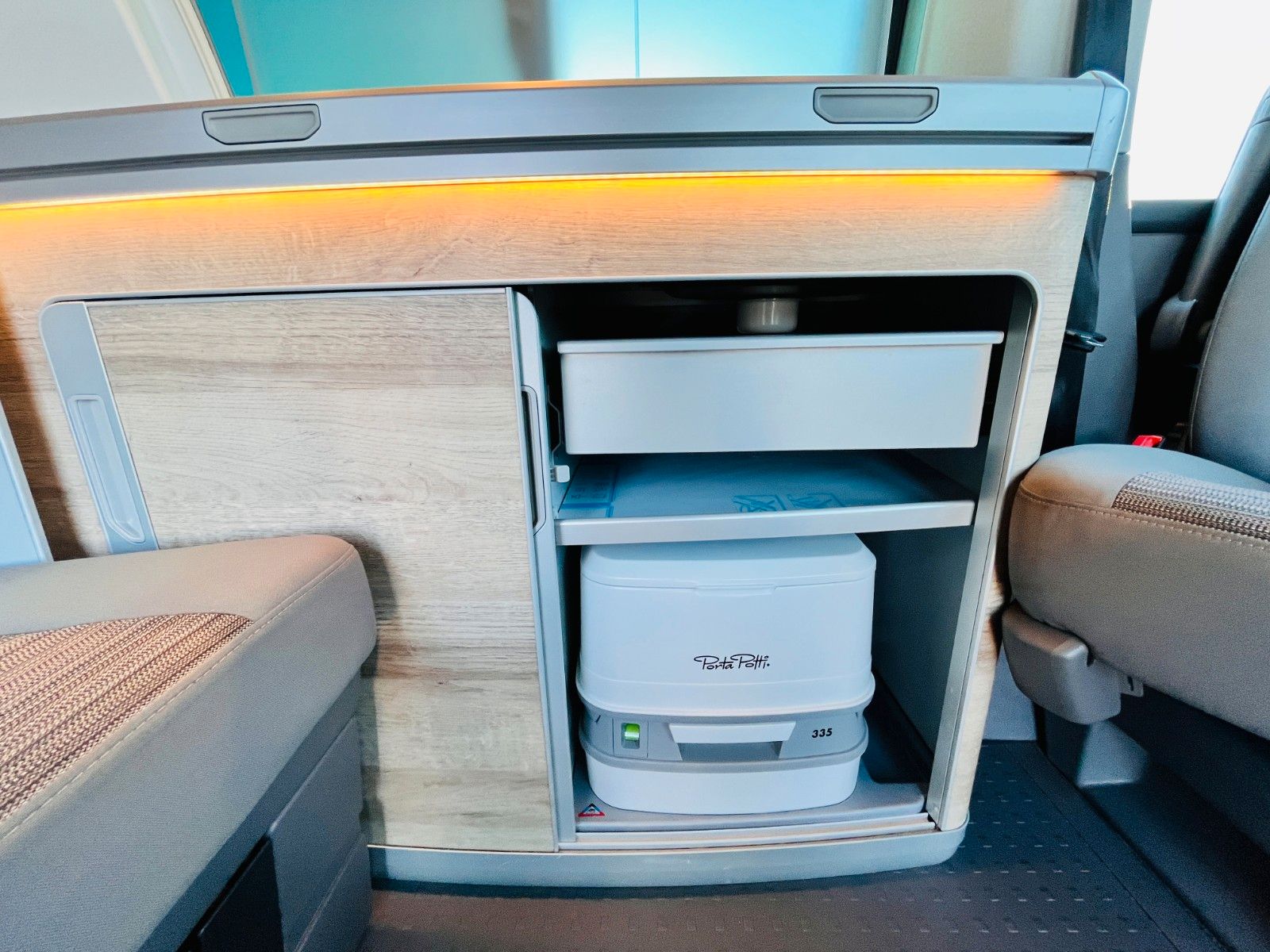 Fahrzeugabbildung Volkswagen T6 CALIFORNIA COAST AUTOMATIK SITZHEIZUNG