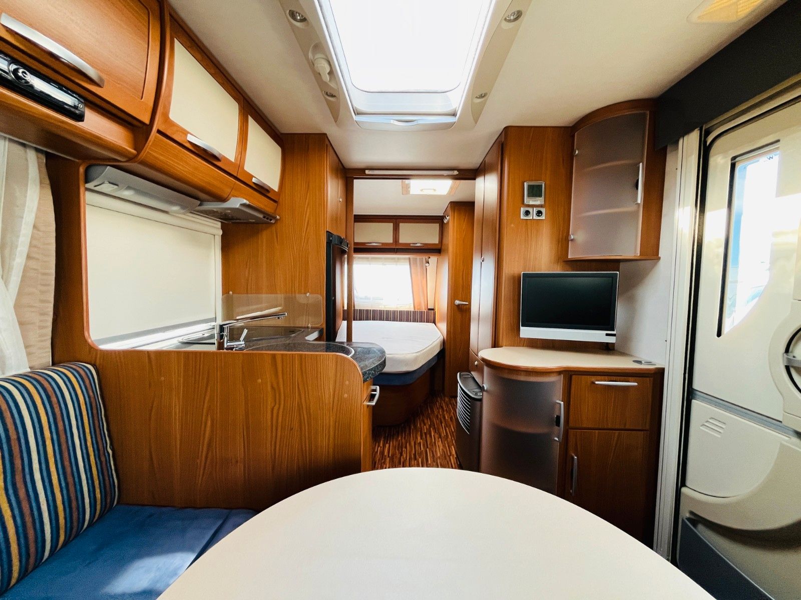 Fahrzeugabbildung HYMER / ERIBA / HYMERCAR NOVA 545 SL FRANZ.BETT MOVER MARKISE