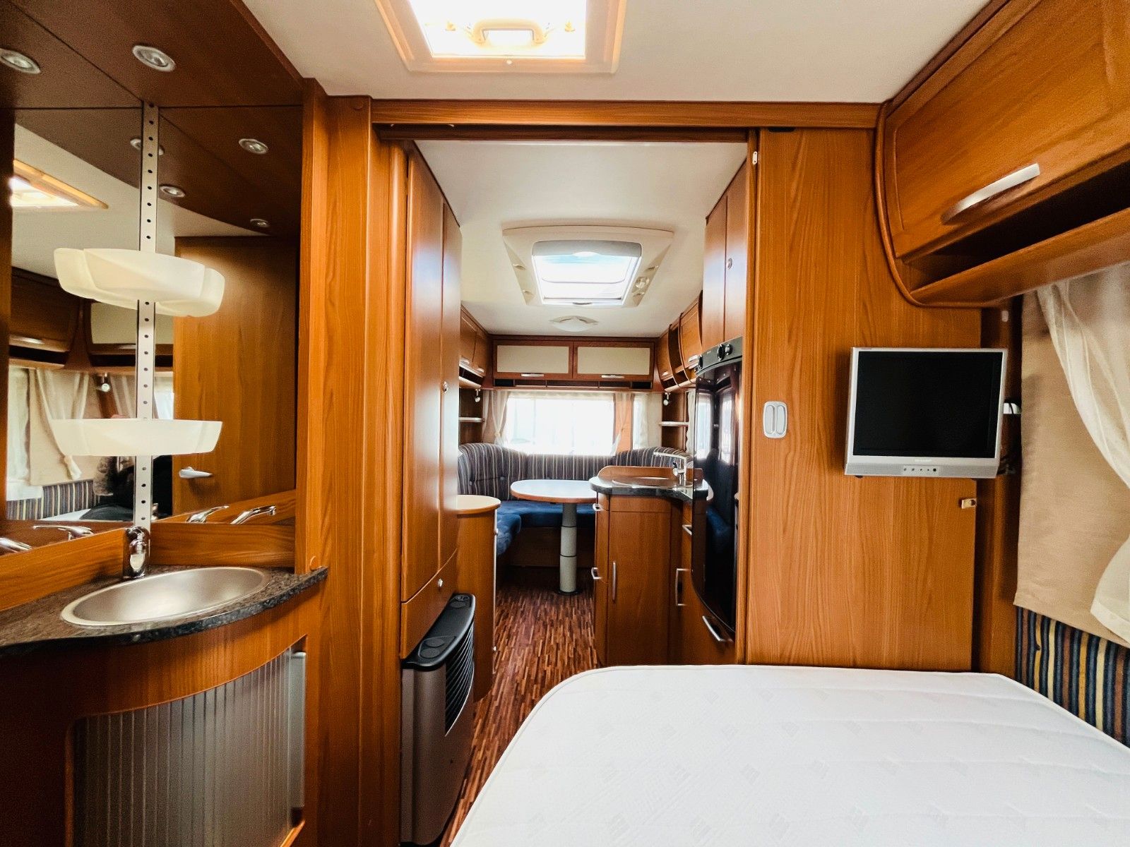 Fahrzeugabbildung HYMER / ERIBA / HYMERCAR NOVA 545 SL FRANZ.BETT MOVER MARKISE