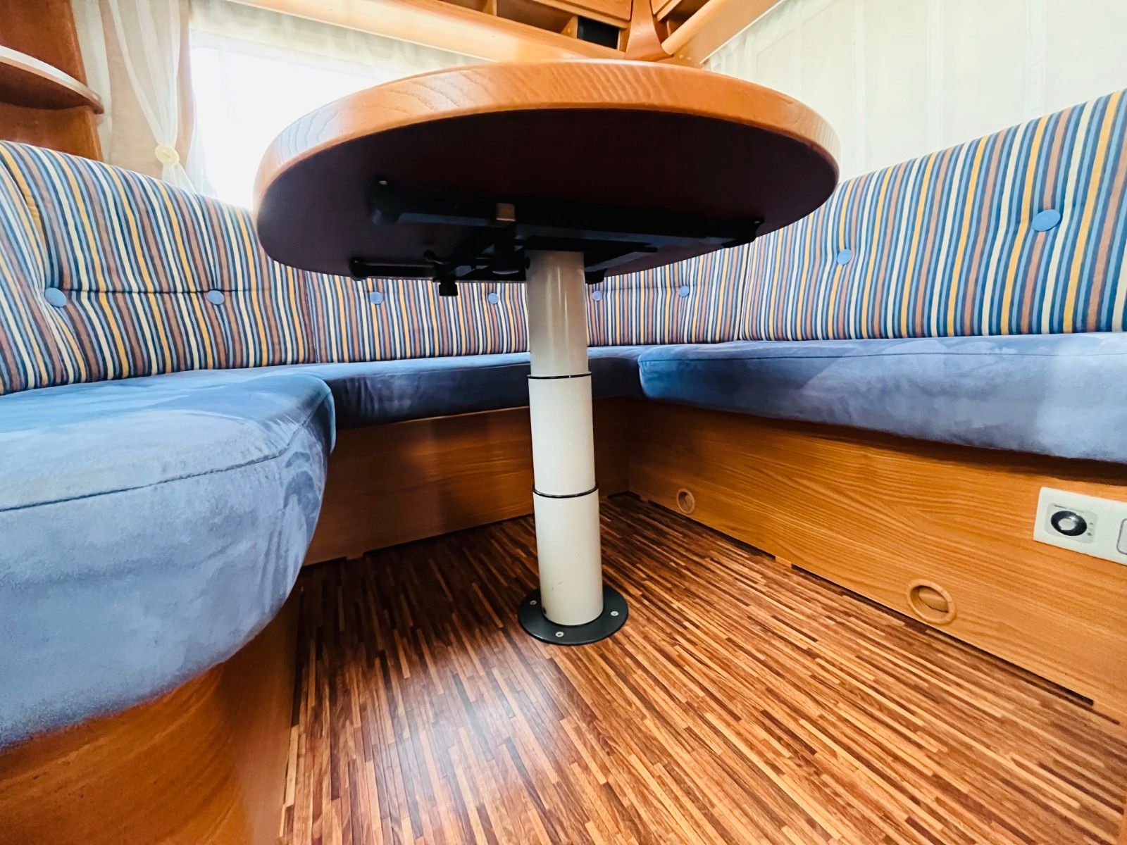 Fahrzeugabbildung HYMER / ERIBA / HYMERCAR NOVA 545 SL FRANZ.BETT MOVER MARKISE