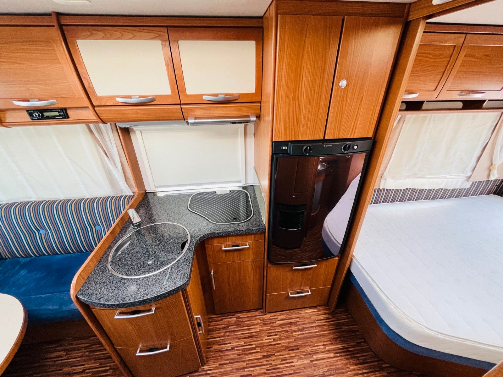 Fahrzeugabbildung HYMER / ERIBA / HYMERCAR NOVA 545 SL FRANZ.BETT MOVER MARKISE