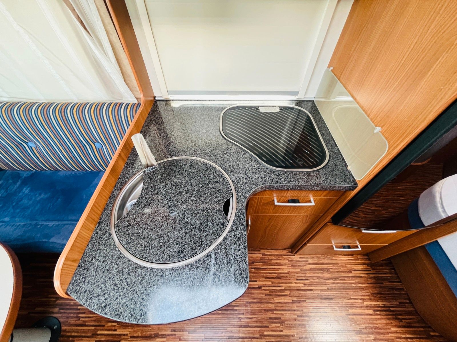 Fahrzeugabbildung HYMER / ERIBA / HYMERCAR NOVA 545 SL FRANZ.BETT MOVER MARKISE