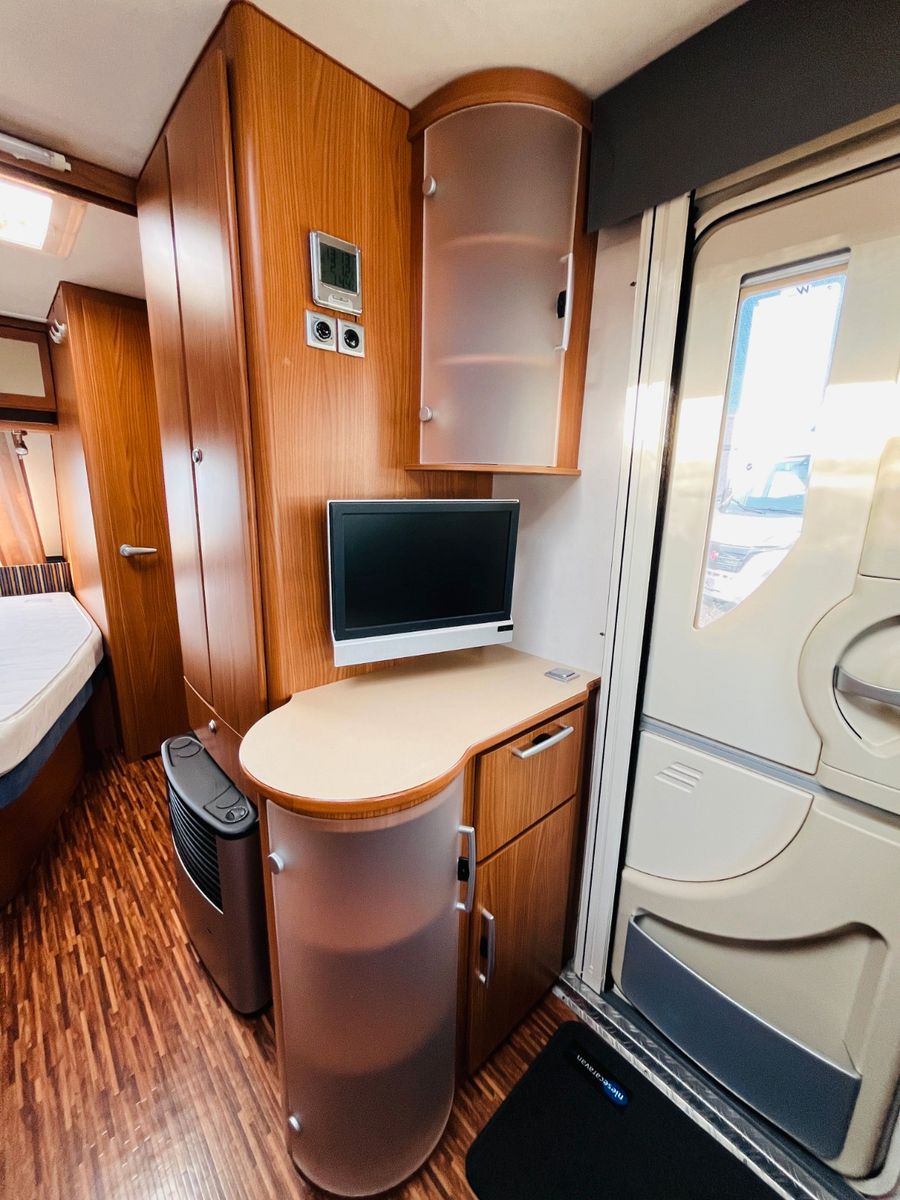 Fahrzeugabbildung HYMER / ERIBA / HYMERCAR NOVA 545 SL FRANZ.BETT MOVER MARKISE