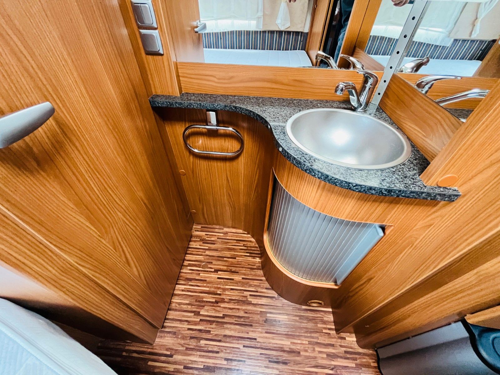 Fahrzeugabbildung HYMER / ERIBA / HYMERCAR NOVA 545 SL FRANZ.BETT MOVER MARKISE