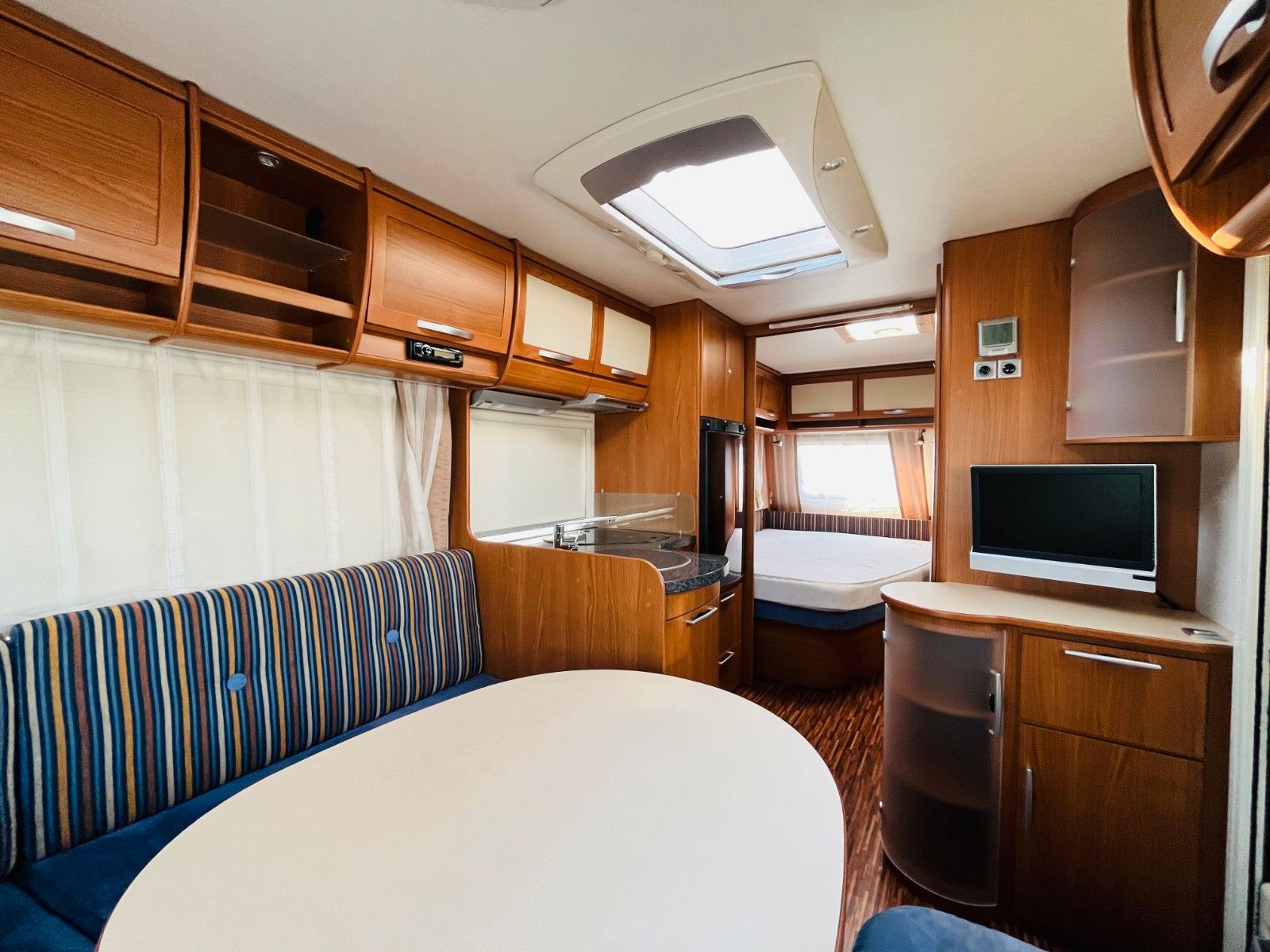 Fahrzeugabbildung HYMER / ERIBA / HYMERCAR NOVA 545 SL FRANZ.BETT MOVER MARKISE