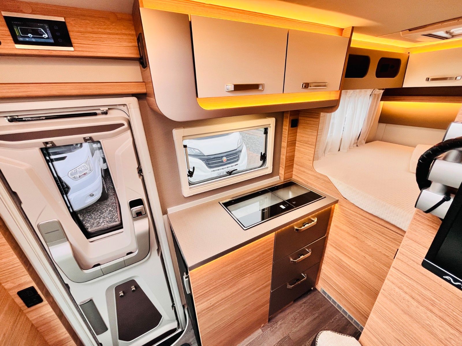 Fahrzeugabbildung Weinsberg X-Cursion Van 500 MQ EDITION Querbett SAT TV