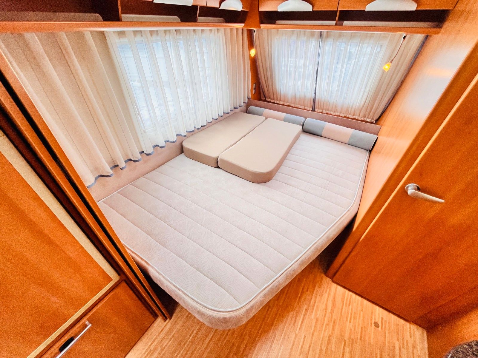 Fahrzeugabbildung HYMER / ERIBA / HYMERCAR NOVA 545 FRANZ.BETT DUSCHE MARKISE