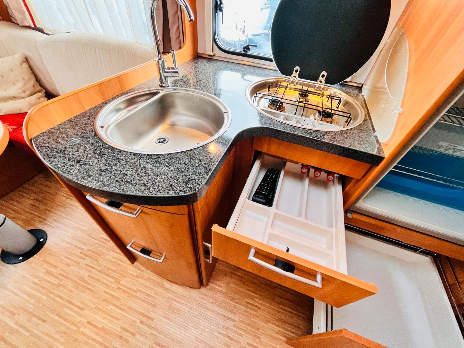 Fahrzeugabbildung HYMER / ERIBA / HYMERCAR NOVA 545 FRANZ.BETT DUSCHE MARKISE