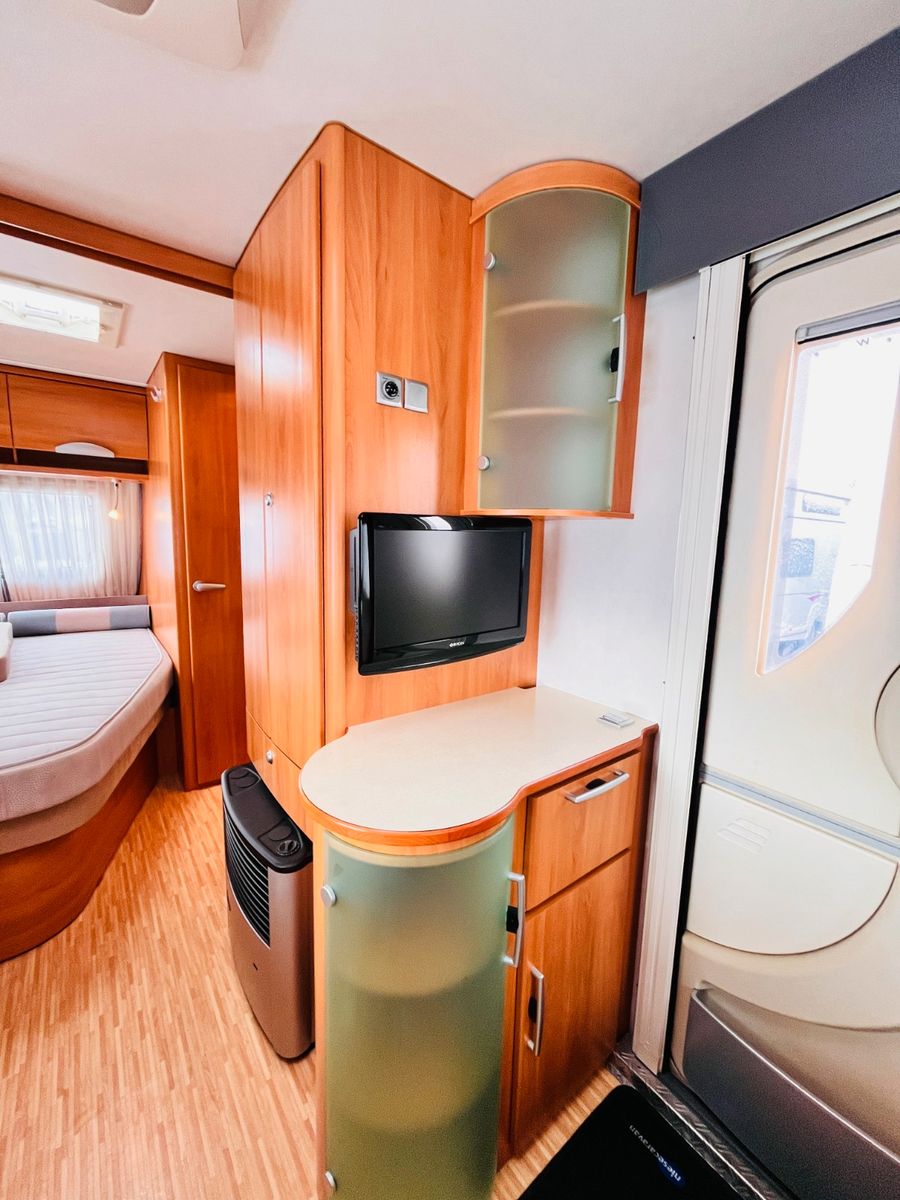 Fahrzeugabbildung HYMER / ERIBA / HYMERCAR NOVA 545 FRANZ.BETT DUSCHE MARKISE