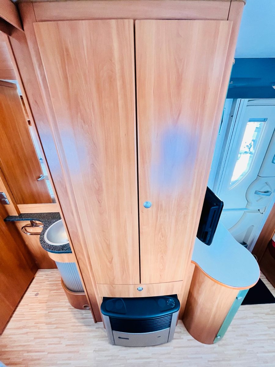 Fahrzeugabbildung HYMER / ERIBA / HYMERCAR NOVA 545 FRANZ.BETT DUSCHE MARKISE