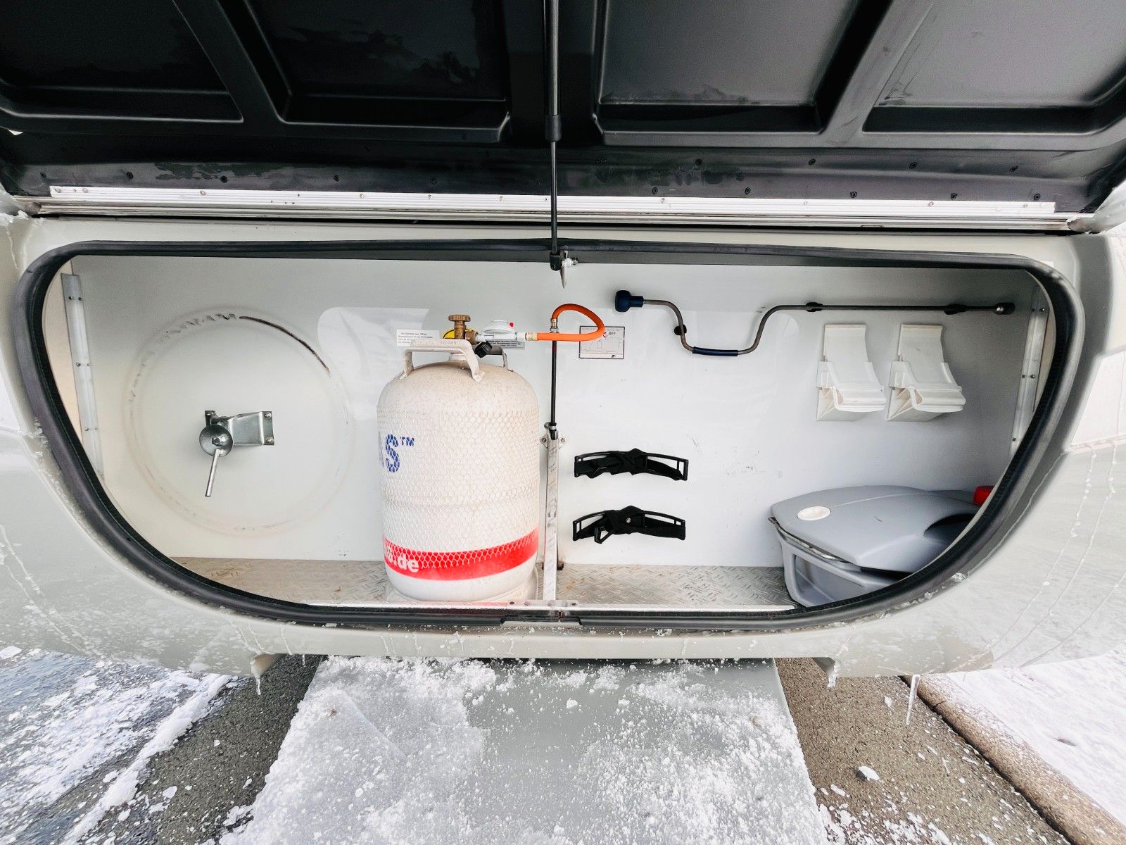 Fahrzeugabbildung HYMER / ERIBA / HYMERCAR NOVA 545 FRANZ.BETT DUSCHE MARKISE