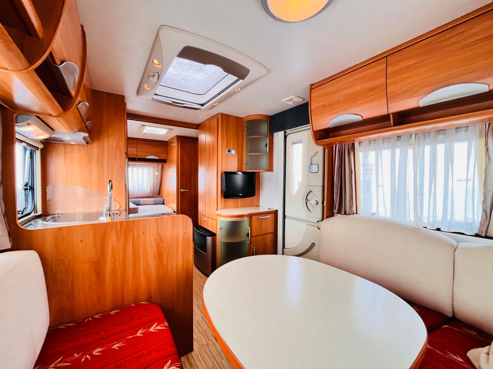 Fahrzeugabbildung HYMER / ERIBA / HYMERCAR NOVA 545 FRANZ.BETT DUSCHE MARKISE