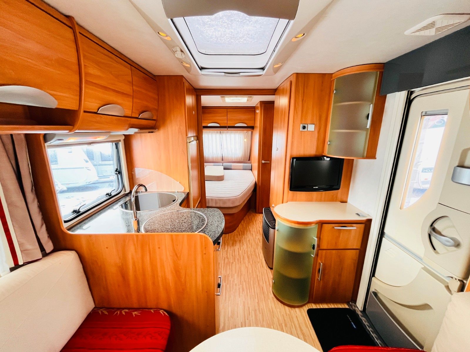 Fahrzeugabbildung HYMER / ERIBA / HYMERCAR NOVA 545 FRANZ.BETT DUSCHE MARKISE