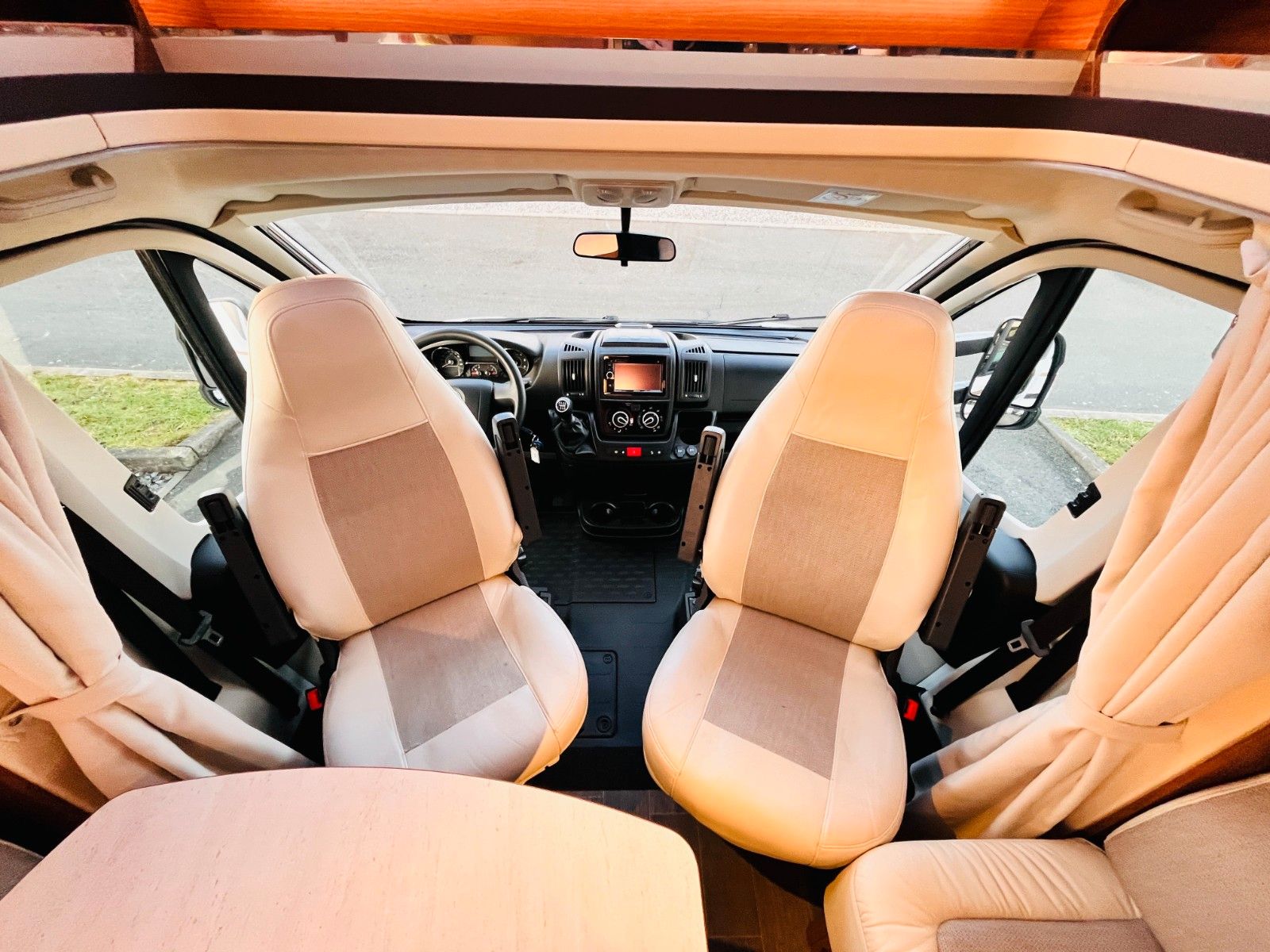 Fahrzeugabbildung Eura Mobil PROFILA RS 660 HB QUERBETT HUBBETT SOLAR