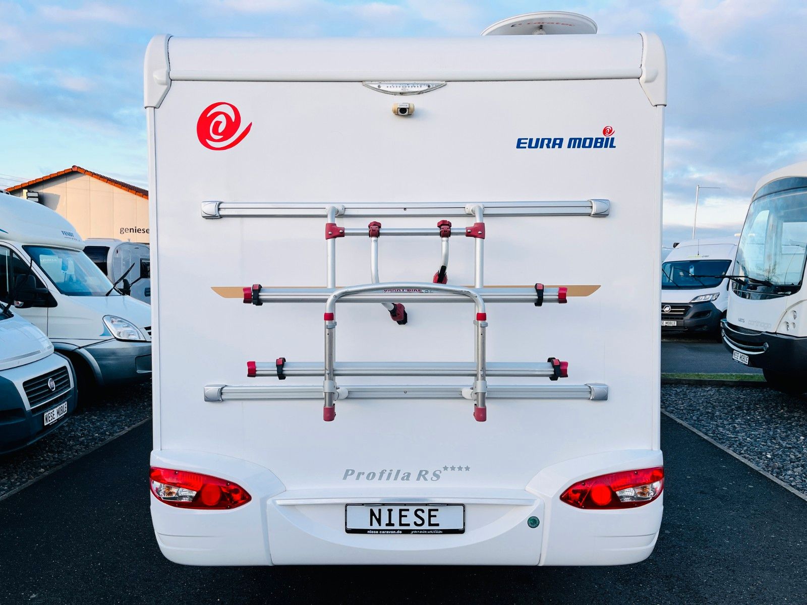 Fahrzeugabbildung Eura Mobil PROFILA RS 660 HB QUERBETT HUBBETT SOLAR