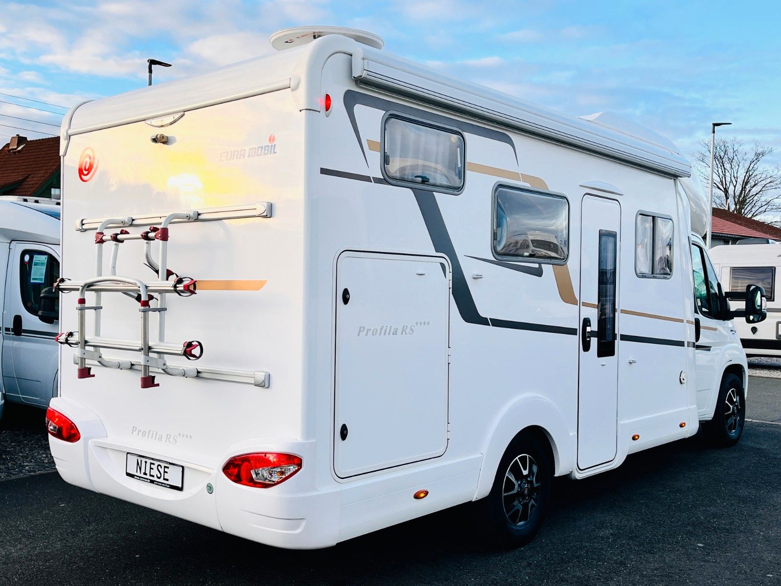 Fahrzeugabbildung Eura Mobil PROFILA RS 660 HB QUERBETT HUBBETT SOLAR