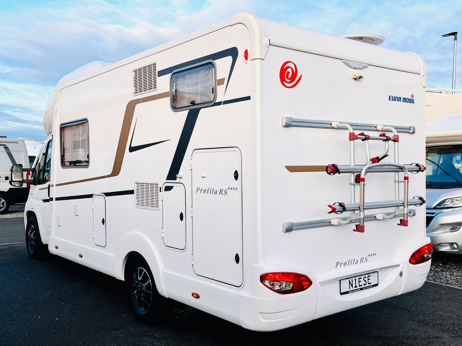 Fahrzeugabbildung Eura Mobil PROFILA RS 660 HB QUERBETT HUBBETT SOLAR