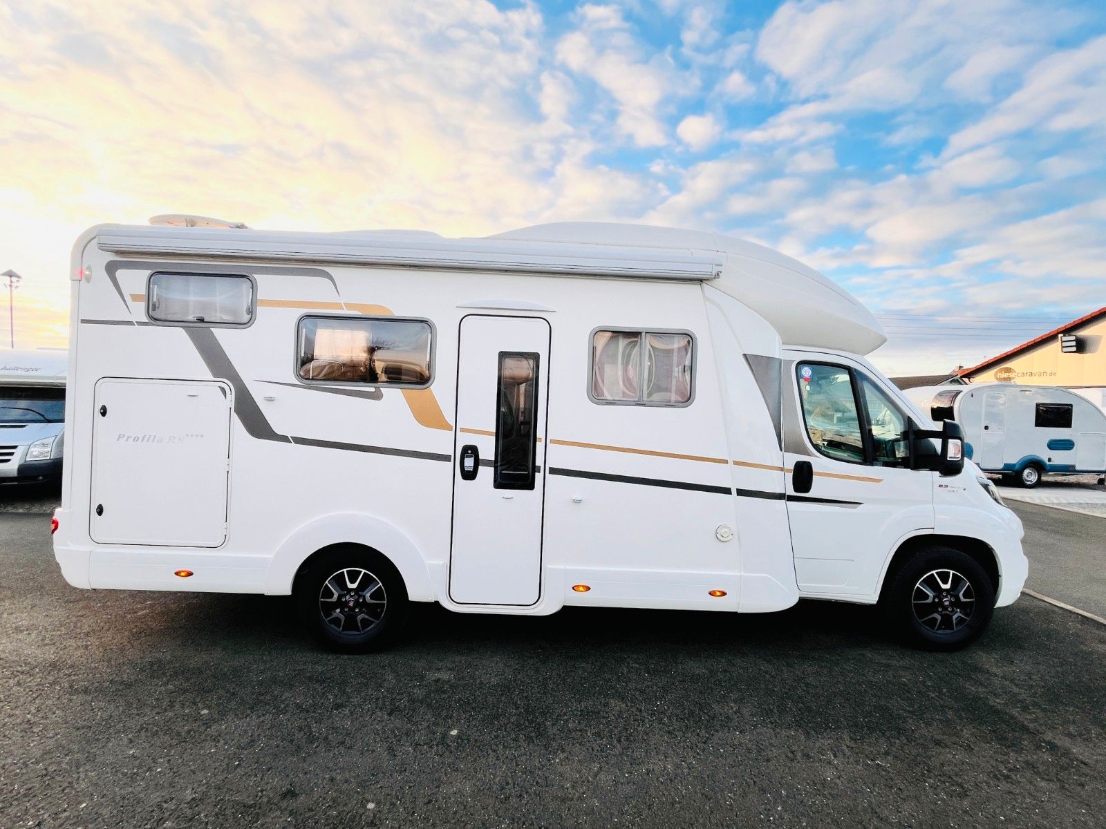 Fahrzeugabbildung Eura Mobil PROFILA RS 660 HB QUERBETT HUBBETT SOLAR