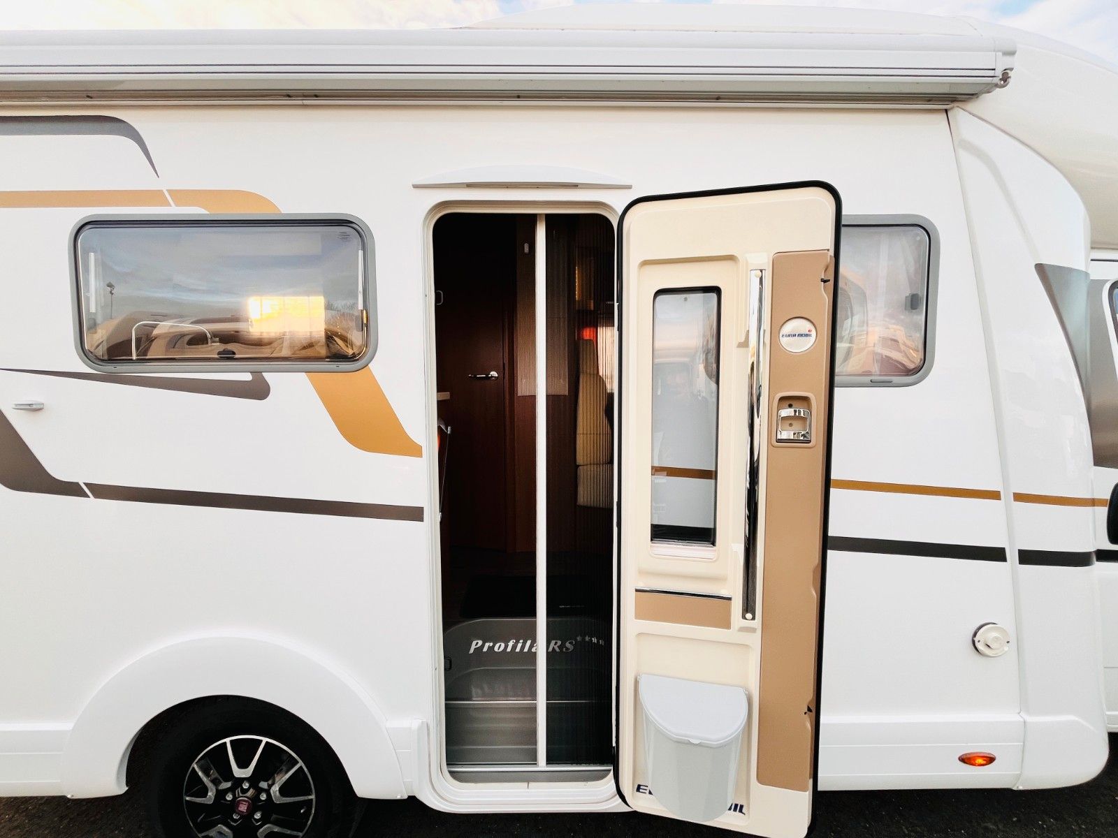 Fahrzeugabbildung Eura Mobil PROFILA RS 660 HB QUERBETT HUBBETT SOLAR