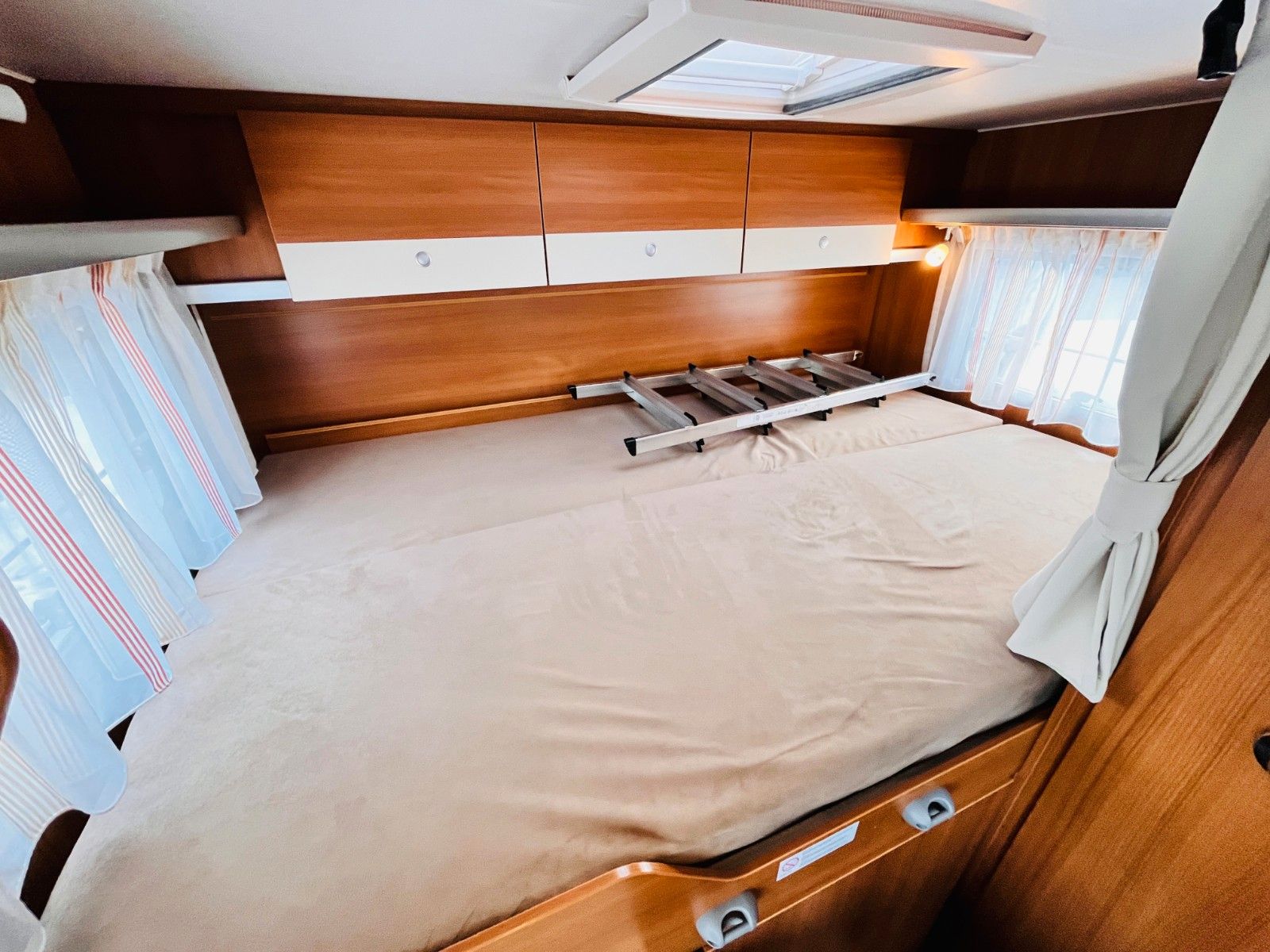 Fahrzeugabbildung Carado T 134 QUERBETT GARAGE