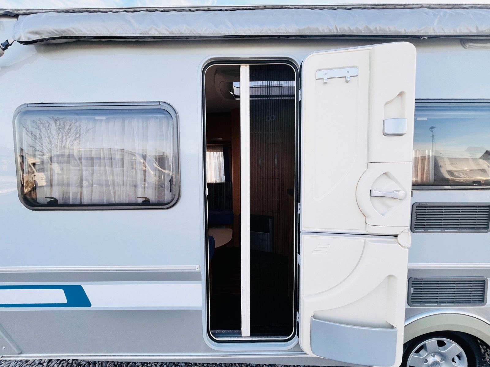 Fahrzeugabbildung HYMER / ERIBA / HYMERCAR SPORTING 530 EINZELBETTEN MARKISE ALUFELGEN