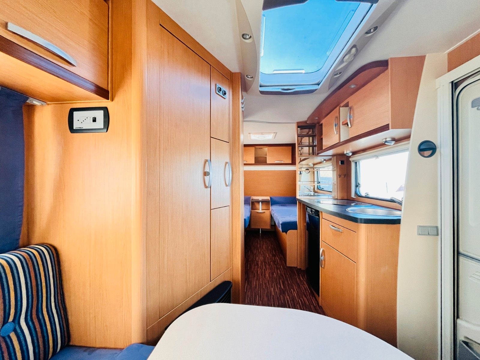 Fahrzeugabbildung HYMER / ERIBA / HYMERCAR SPORTING 530 EINZELBETTEN MARKISE ALUFELGEN