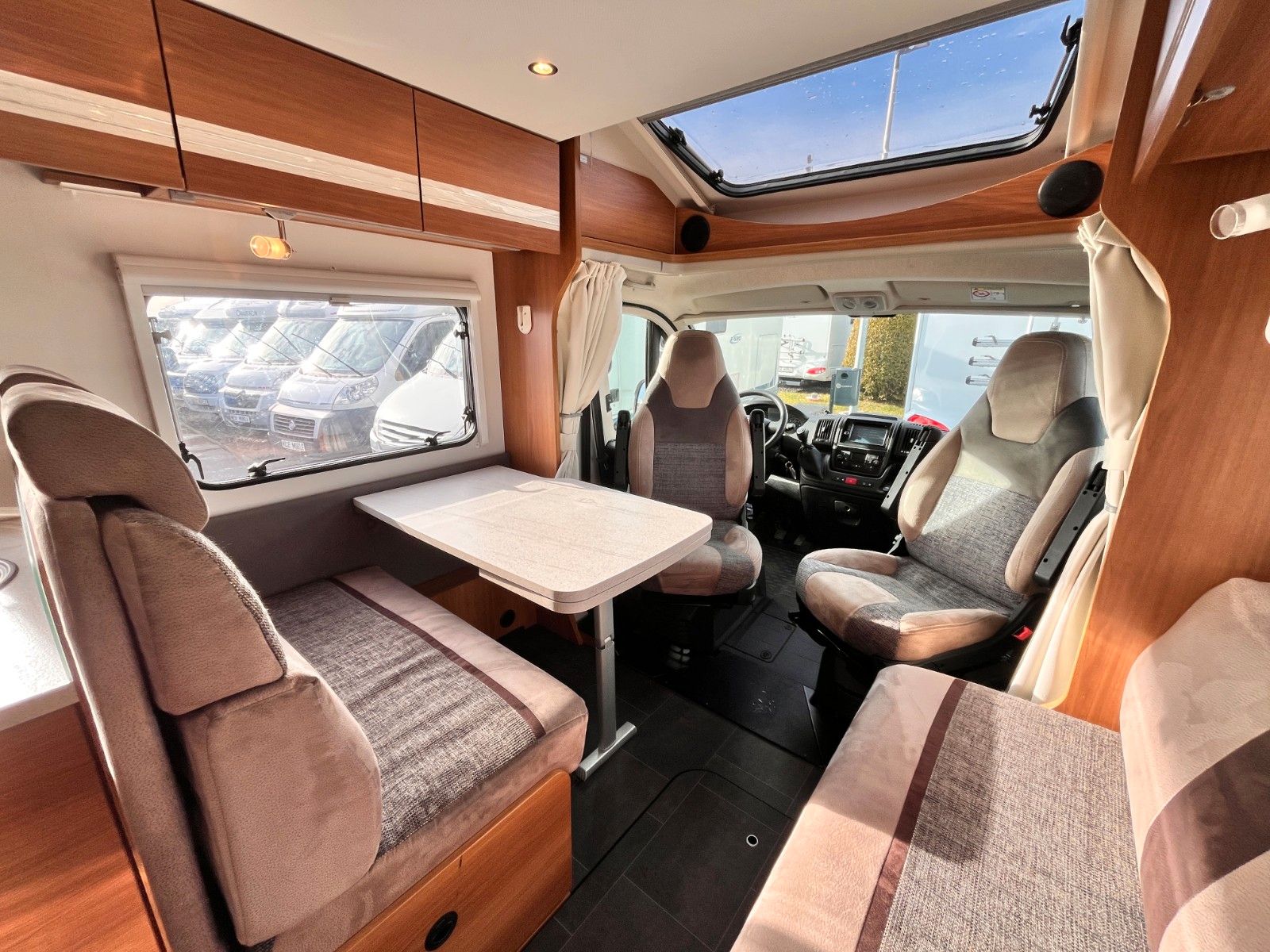 Fahrzeugabbildung Dethleffs MAGIC EDITION T 7151-4 EINZELBETTEN HUBBETT SAT