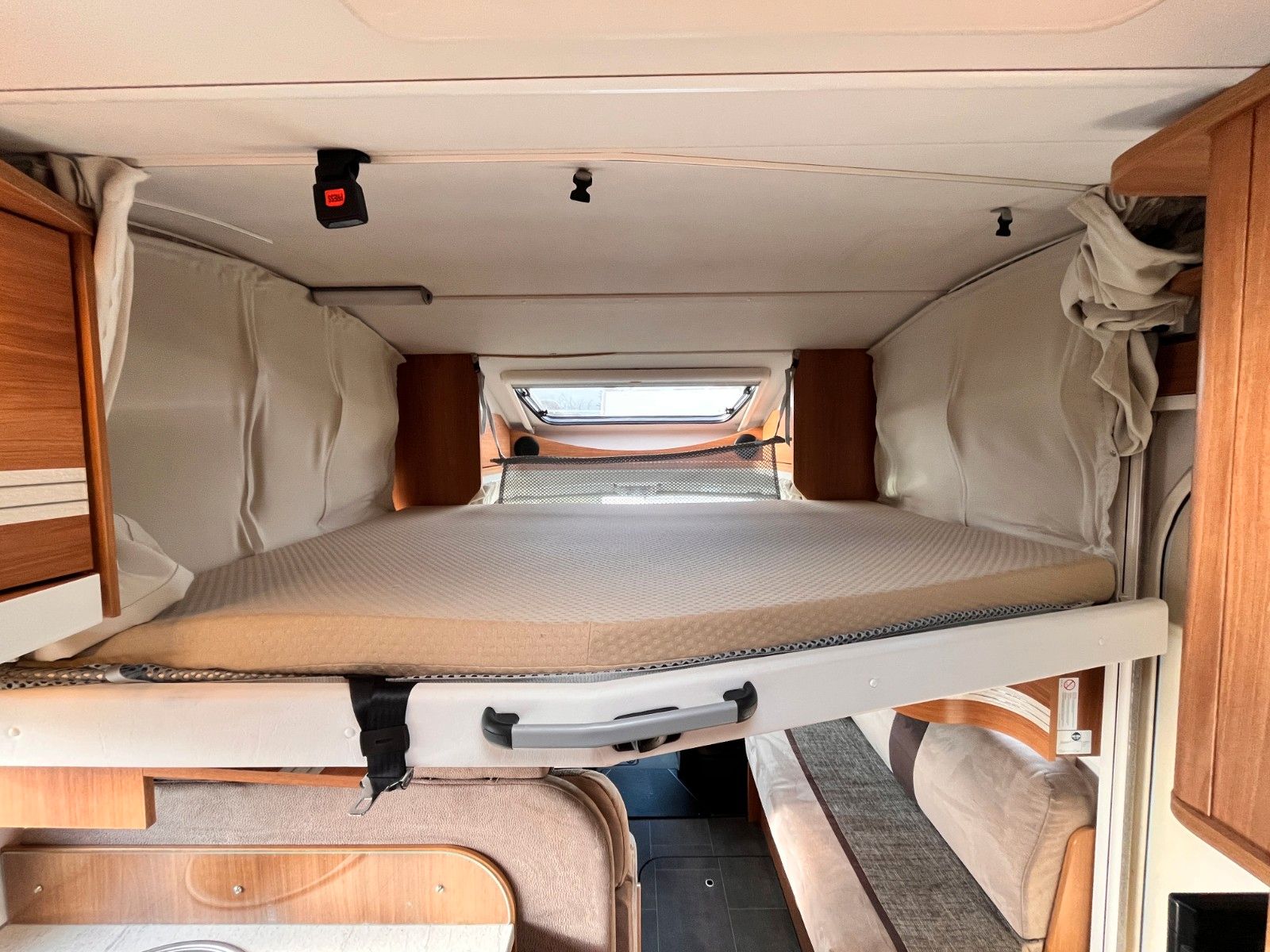 Fahrzeugabbildung Dethleffs MAGIC EDITION T 7151-4 EINZELBETTEN HUBBETT SAT