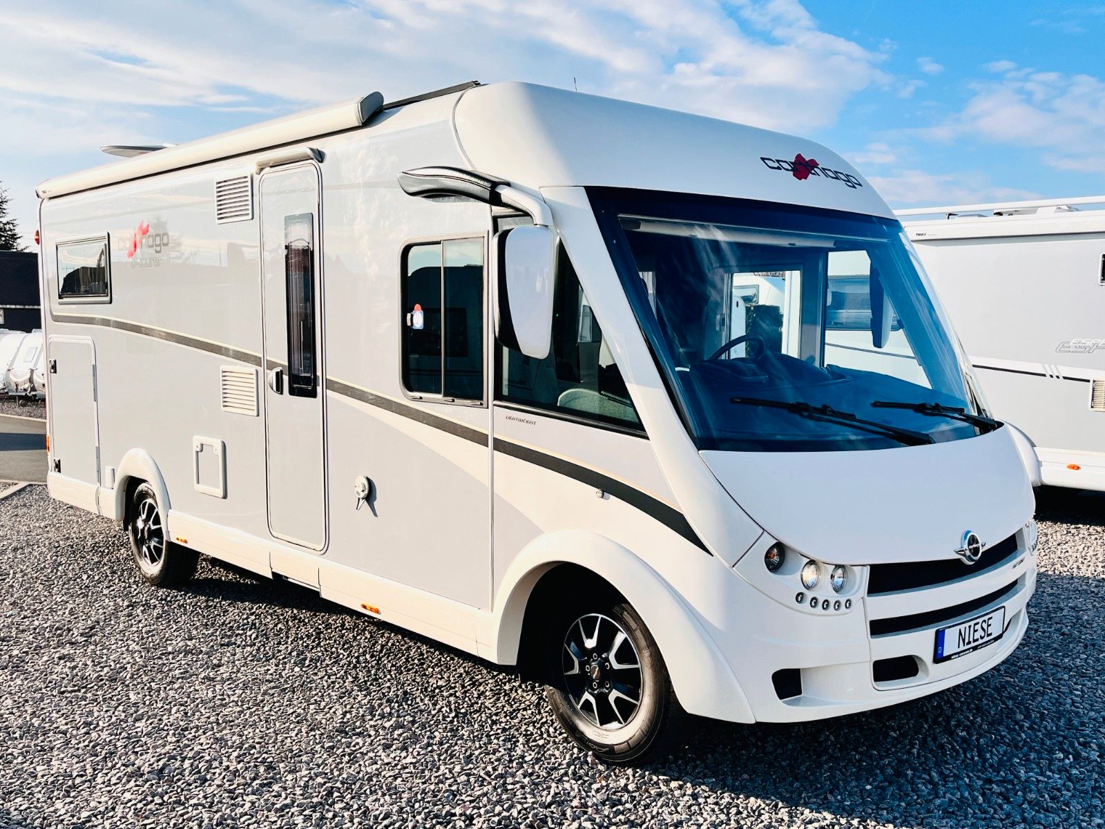 Fahrzeugabbildung Carthago C-TOURER I 144 LE RAUMBAD EINZELBETTEN AUTOMATIK