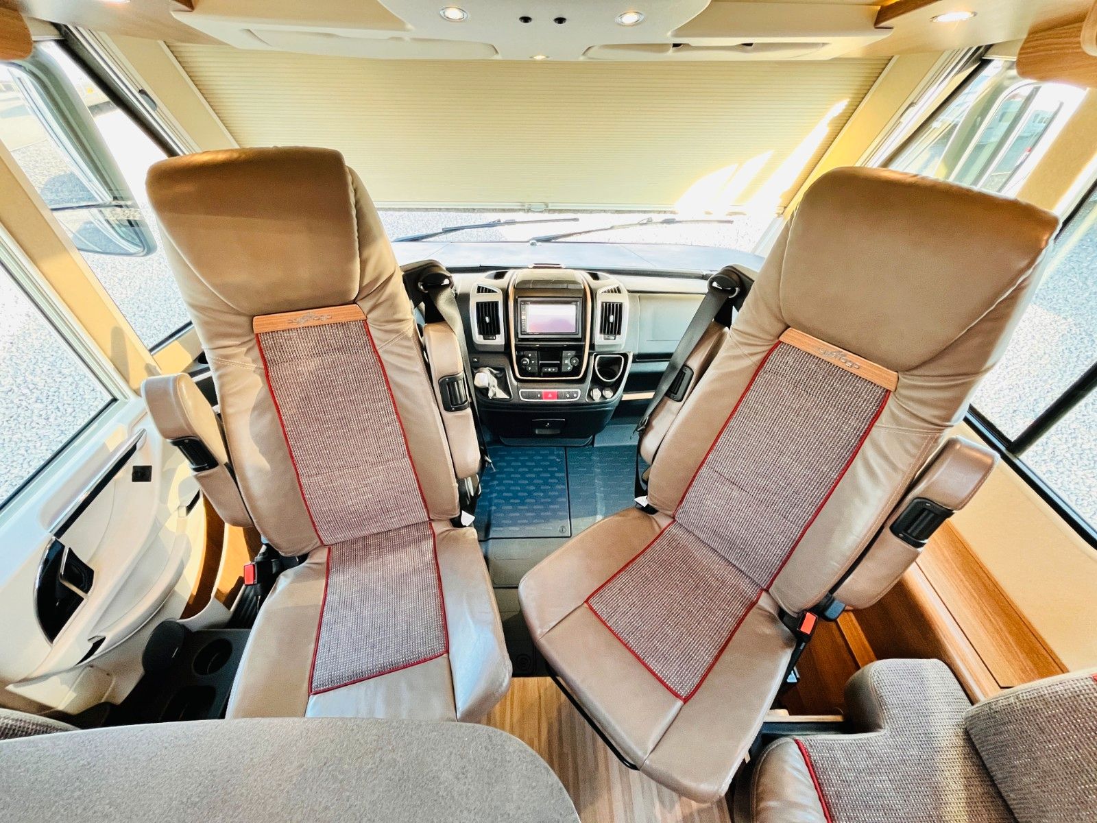 Fahrzeugabbildung Carthago C-TOURER I 144 LE RAUMBAD EINZELBETTEN AUTOMATIK