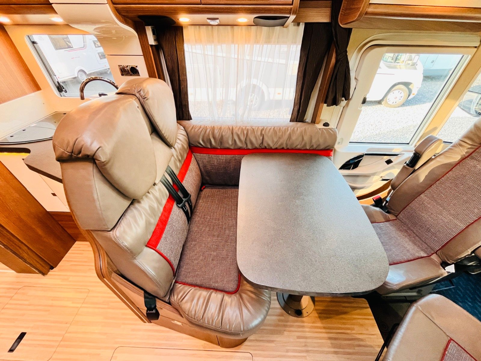 Fahrzeugabbildung Carthago C-TOURER I 144 LE RAUMBAD EINZELBETTEN AUTOMATIK