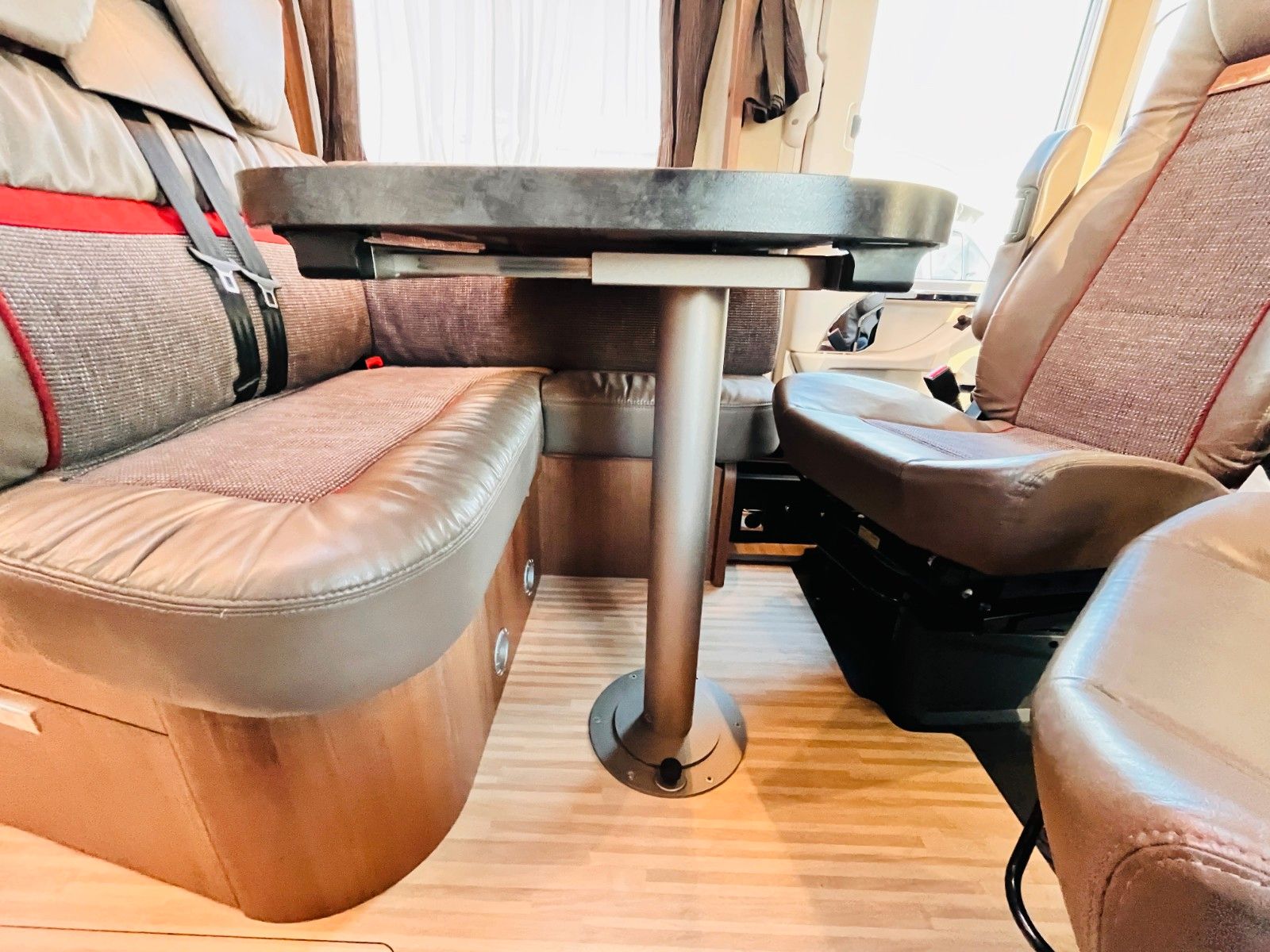 Fahrzeugabbildung Carthago C-TOURER I 144 LE RAUMBAD EINZELBETTEN AUTOMATIK