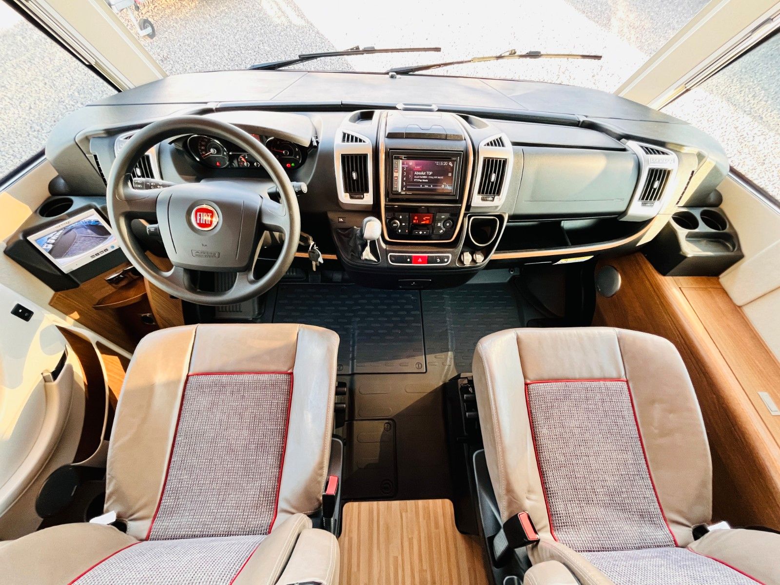 Fahrzeugabbildung Carthago C-TOURER I 144 LE RAUMBAD EINZELBETTEN AUTOMATIK