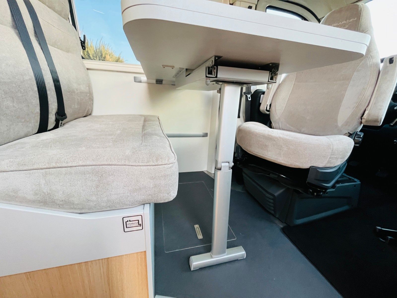 Fahrzeugabbildung Karmann DEXTER 580 QUERBETT MARKISE FAHRRADTRÄGER