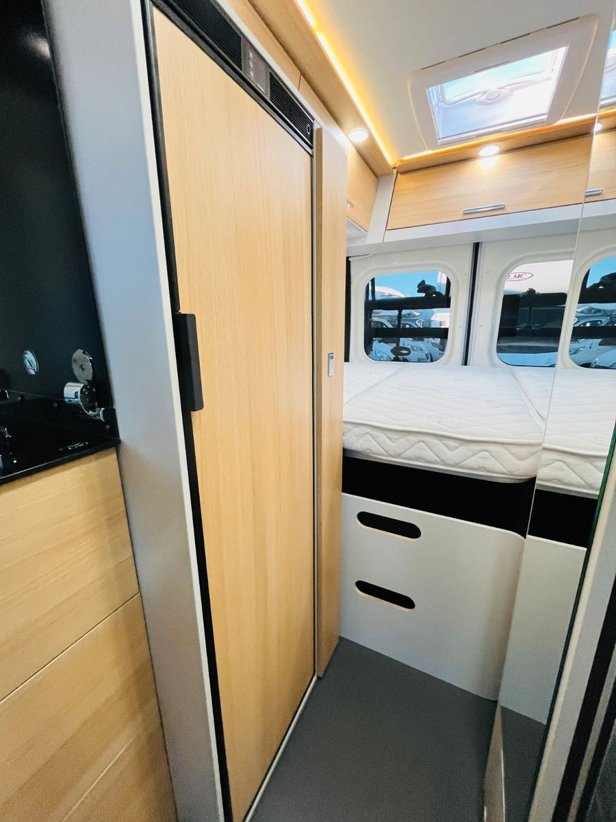 Fahrzeugabbildung Karmann DEXTER 580 QUERBETT MARKISE FAHRRADTRÄGER