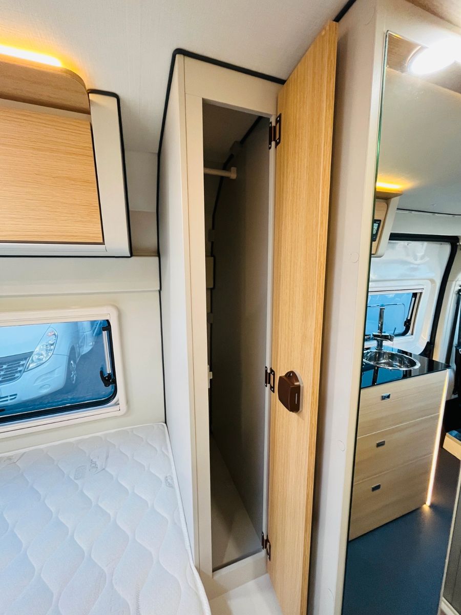 Fahrzeugabbildung Karmann DEXTER 580 QUERBETT MARKISE FAHRRADTRÄGER